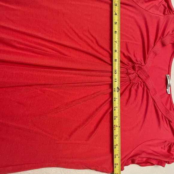 Capped Sleeve with Ribbon Like Neckline - Picture 7 of 8